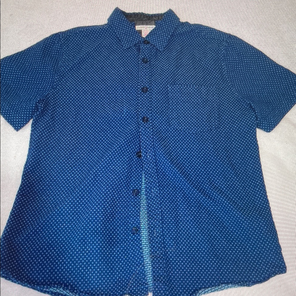 Men's Blue Short-Sleeve Button-Down Shirt - Casual Print